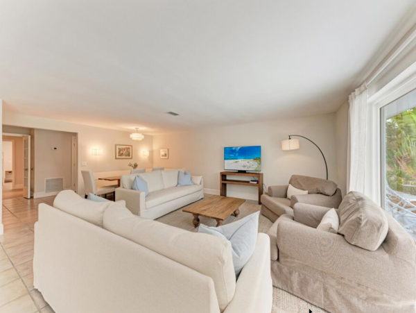 4-Bedroom Home with Private Dock in Anna Maria Island
